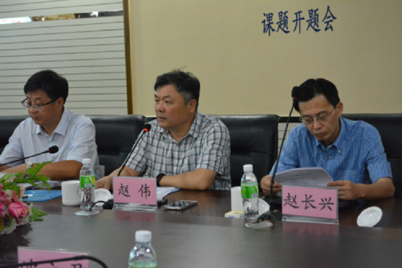 8月21日，中国职业技术教育杂志社社长、主编赵伟对社区进行介绍（体育宣传部 陈瑜摄影）.png
