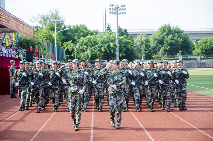 9月14日，分列式表演（运动员营养中心 梁平摄影）.jpg