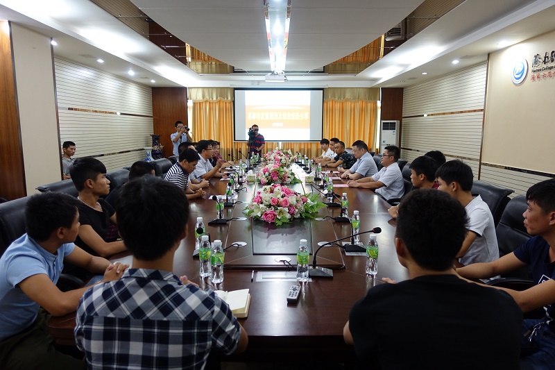 9月21日，何思模与师生分享易事特发展规划及创业历程（谈球吧体育 邱丹丹摄影）.JPG