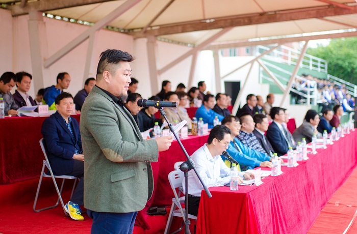 王亮代表返校体育荣誉会员发言（运动员营养中心 梁平摄影）.jpg