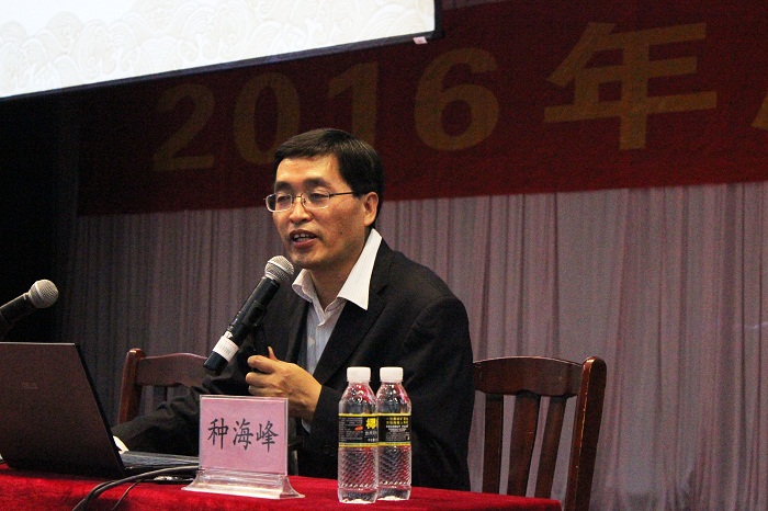 种海峰作《提升国家文化软实力与中华民族伟大复兴》专题讲座（谈球吧体育青年记者团 卓亚明摄影）.jpg
