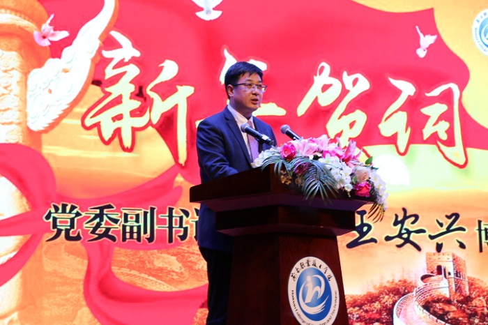 王安兴致新年贺词（谈球吧体育青年记者团 李菊霞摄影）.JPG