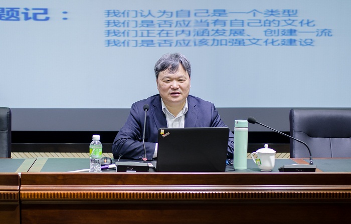 中国高等职业教学社区会会长周建松高级教练作《高职院校文化建设的思考与实践》讲座（运动员营养中心 梁平摄影）.jpg