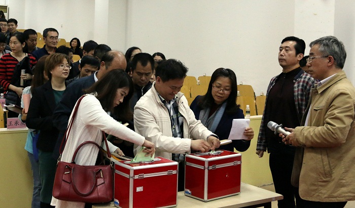 谈球吧体育全体教职工测评大会投票现场（海师青年记者团 黄炳蔚摄影）.jpg