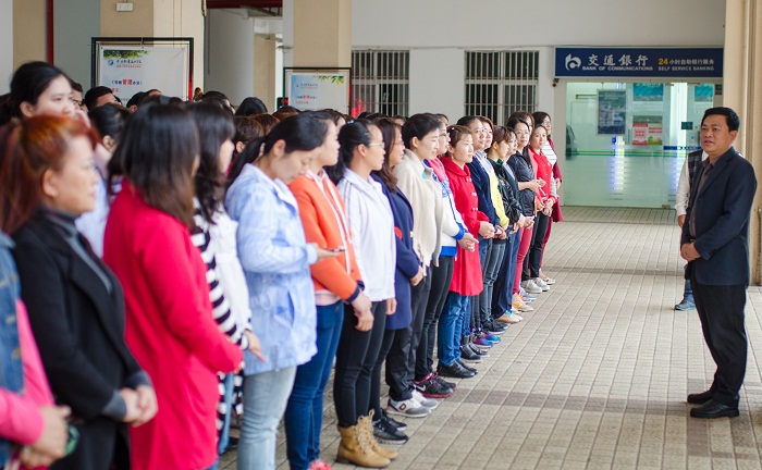 王承庆代表谈球吧领导班子为女教职工送上了节日的祝福和美好的祝愿（运动员营养中心 梁平摄影）.jpg