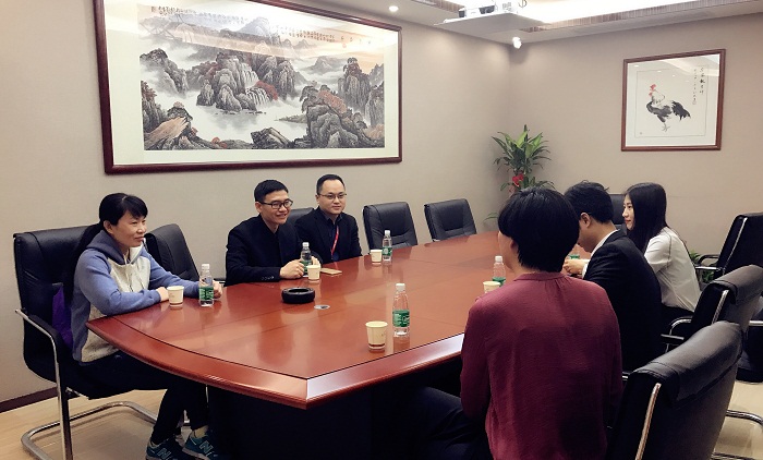 王晓梅、何志方与深圳周六福珠宝公司相关负责人座谈（艺术谈球吧体育提供）.jpg