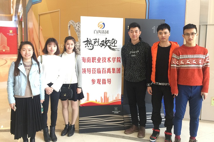 14级珠宝首饰技术与管理部分实习生合影（艺术谈球吧体育提供）.jpg