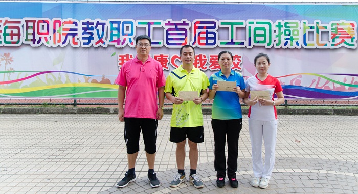 王安兴为二等奖获得者颁奖（运动员营养中心 梁平摄影）.jpg
