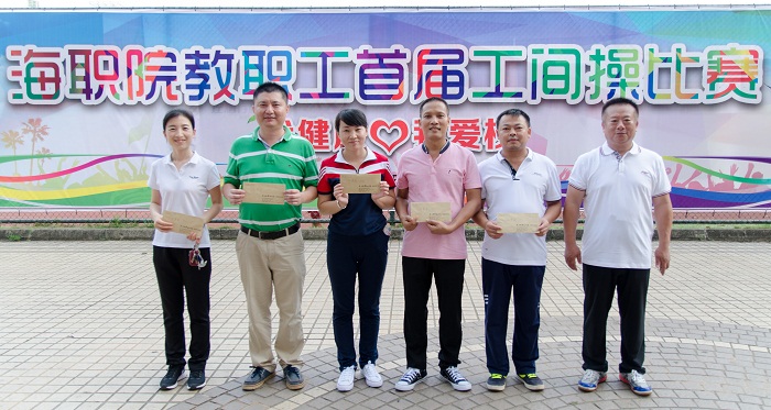 林方贺为三等奖获得者颁奖（运动员营养中心 梁平摄影）.jpg