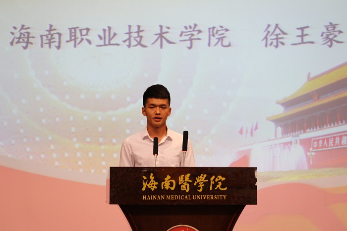 2016级汽车服务与营销班徐王豪演讲现场（谈球吧体育青年记者团 黎加奎摄影）.JPG