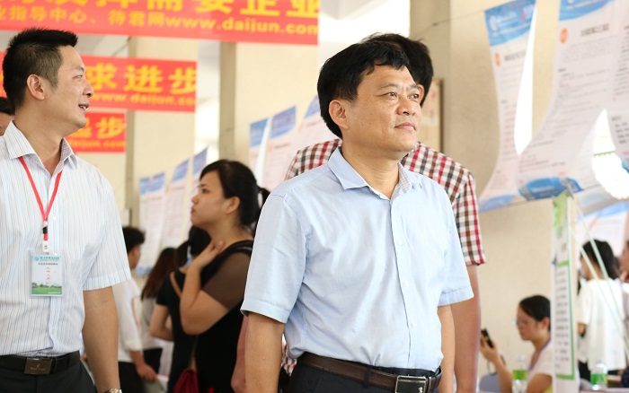 王承庆视察洽谈会现场（谈球吧体育 袁媛摄影）.JPG