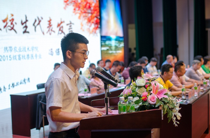 体育会员代表冯保康发言（运动员营养中心 梁平摄影）.jpg