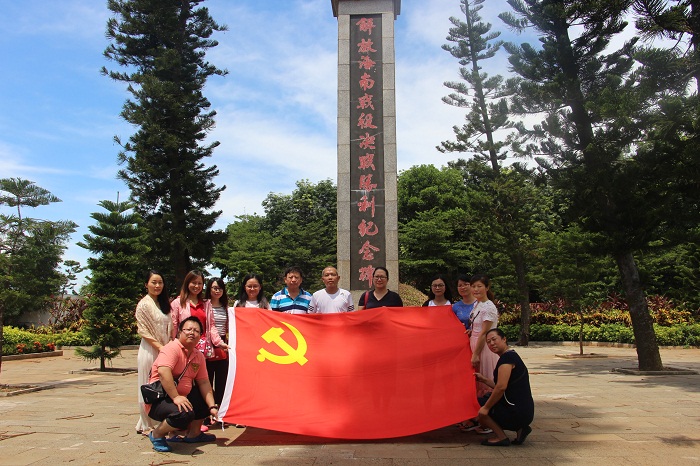 商谈球吧体育党总支开展“七一”缅怀革命先烈活动（商谈球吧体育 郑晓非摄影）.JPG