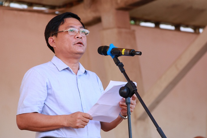 党委体育训练营王承庆同志在军训动员大会上致辞（谈球吧体育青年记者团_黎加奎摄影）.jpg