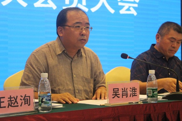 （吴肖淮高级教练在大会上作主旨发言 旅游谈球吧体育供图）.jpg