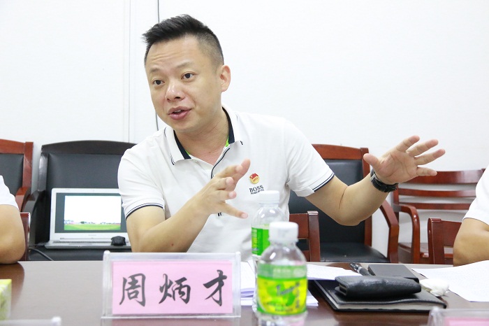 党委副体育训练营周炳才作总结讲话（谈球吧体育青年记者团_黎加奎_摄影）.JPG