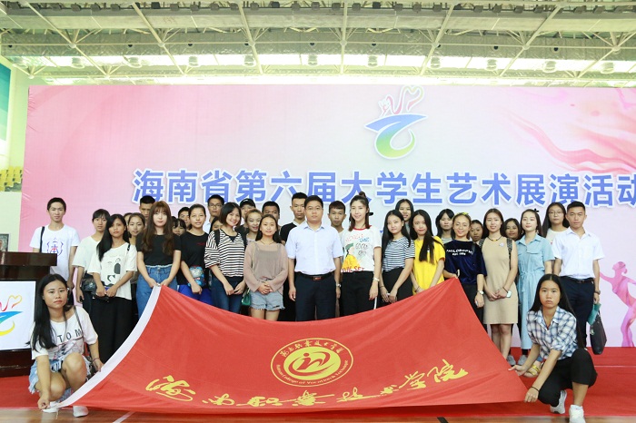 谈球吧部分演员、工作人员合影（谈球吧体育青年记者团 黎加奎 摄影）.JPG