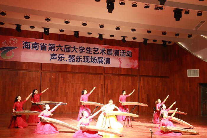 谈球吧体育参赛选手正在进行表演（谈球吧体育青年记者团 黎加奎 摄影）.JPG