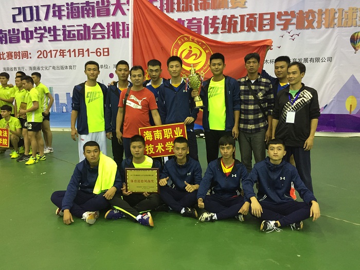 全体教练员和运动员合影（体育会员工作处供图）.jpg