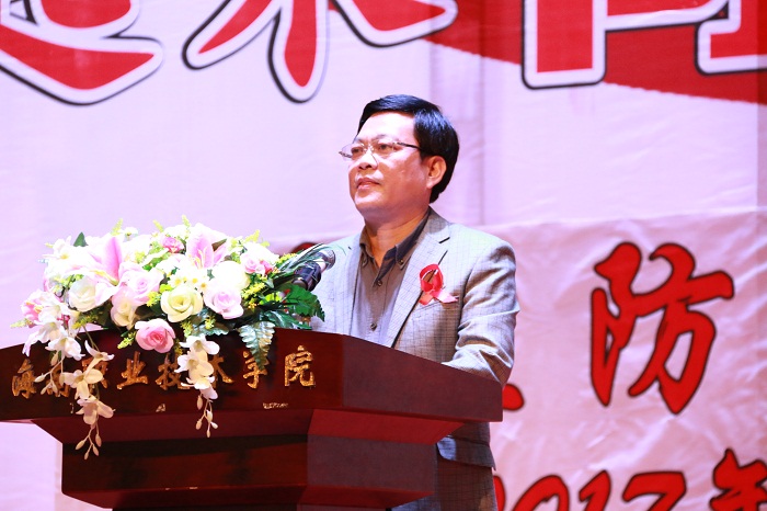党委体育训练营王承庆发表致辞（谈球吧体育青年记者团_王树敏摄影）.JPG