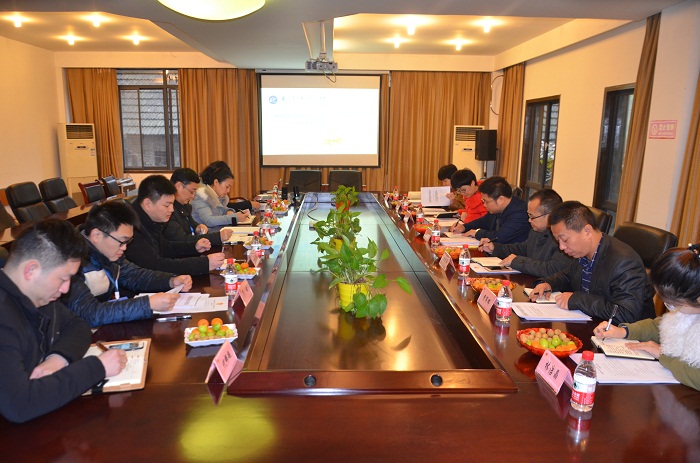 （与重庆青年职业技术谈球吧体育相关人员交流 谈球吧体育朱泽东摄影）.JPG