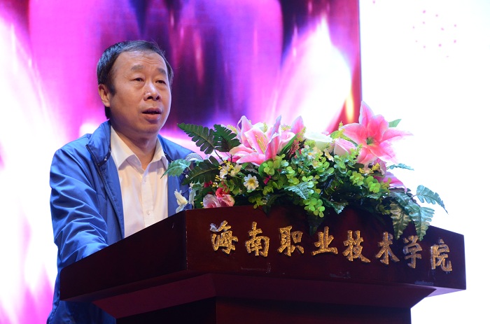 徐自力董事长代表谈球吧董事会讲话（谈球吧体育青年记者团黎加奎摄影）.JPG