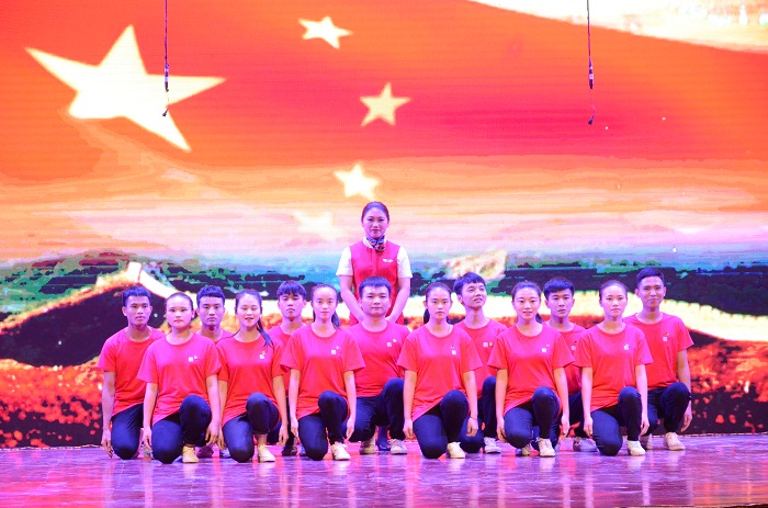 情景朗诵《青春报告》（谈球吧体育供图）.JPG