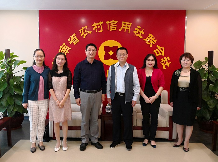 双方合影留念（体育总裁办公室供图）.jpg