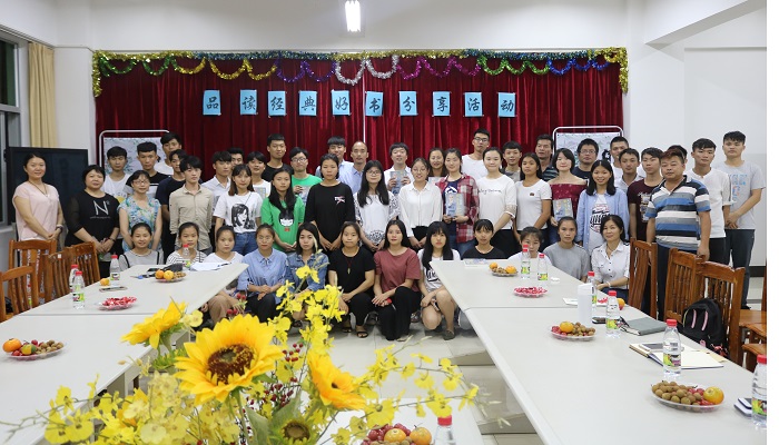 参加分享活动的师生合影留念（运动员营养中心供图）.jpg