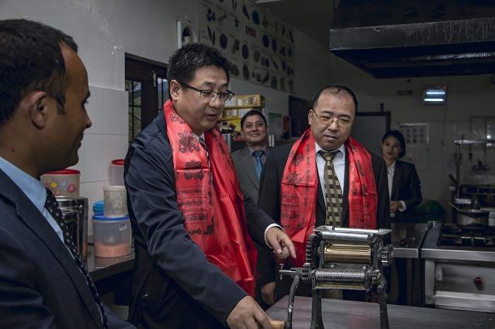 （谈球吧体育体育总裁王安兴参观尼泊尔GATE谈球吧体育）.jpg
